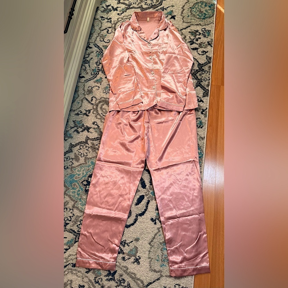 NWOT Elegant Satin Feel Women PJ’s Long Sleeve XL Pink Or Champagne Pick Color